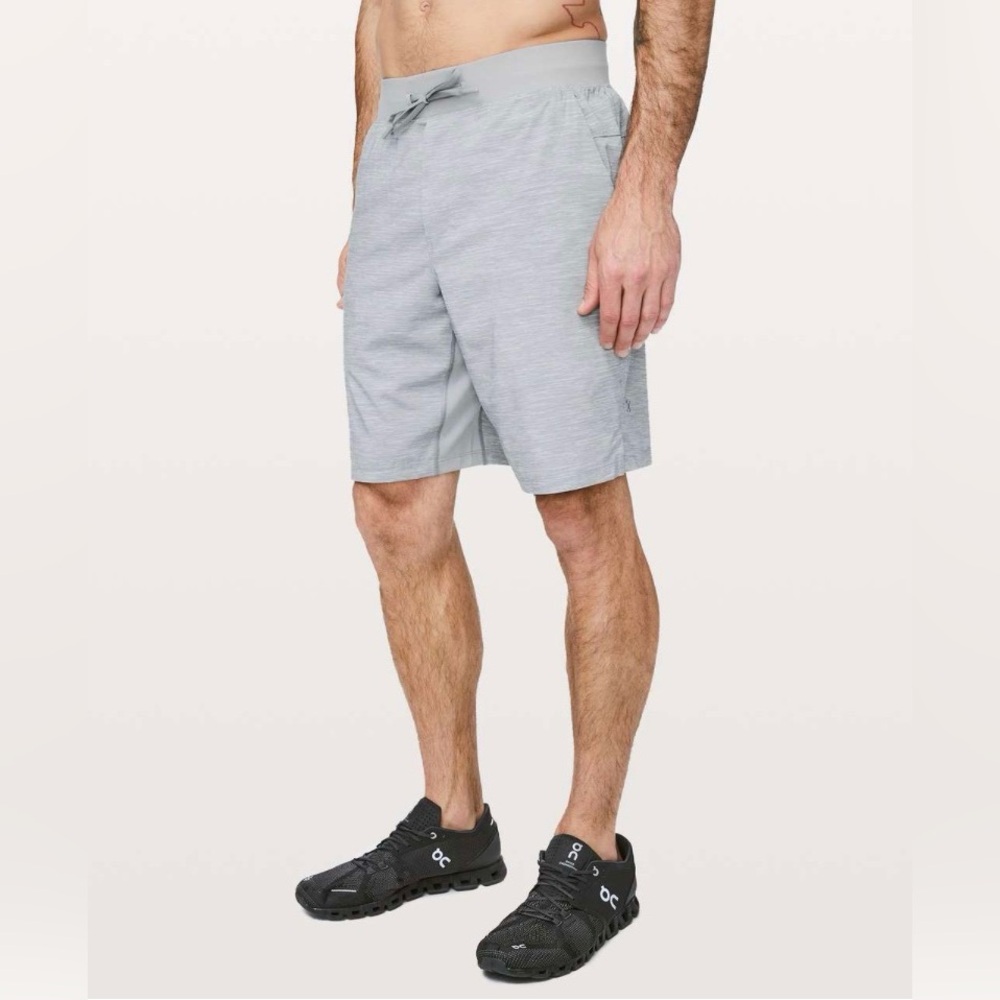 Lululemon T.H.E. Short Mens Athleisure S
Heather Allover Sea Salt 9in inseam